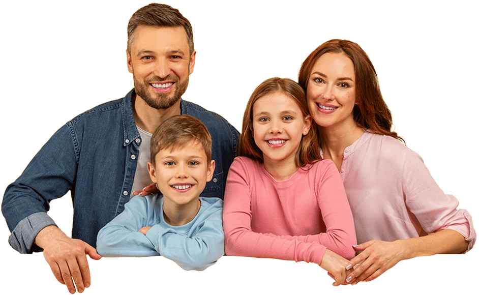 Famille souriante pour illustrer une assurance auto familiale